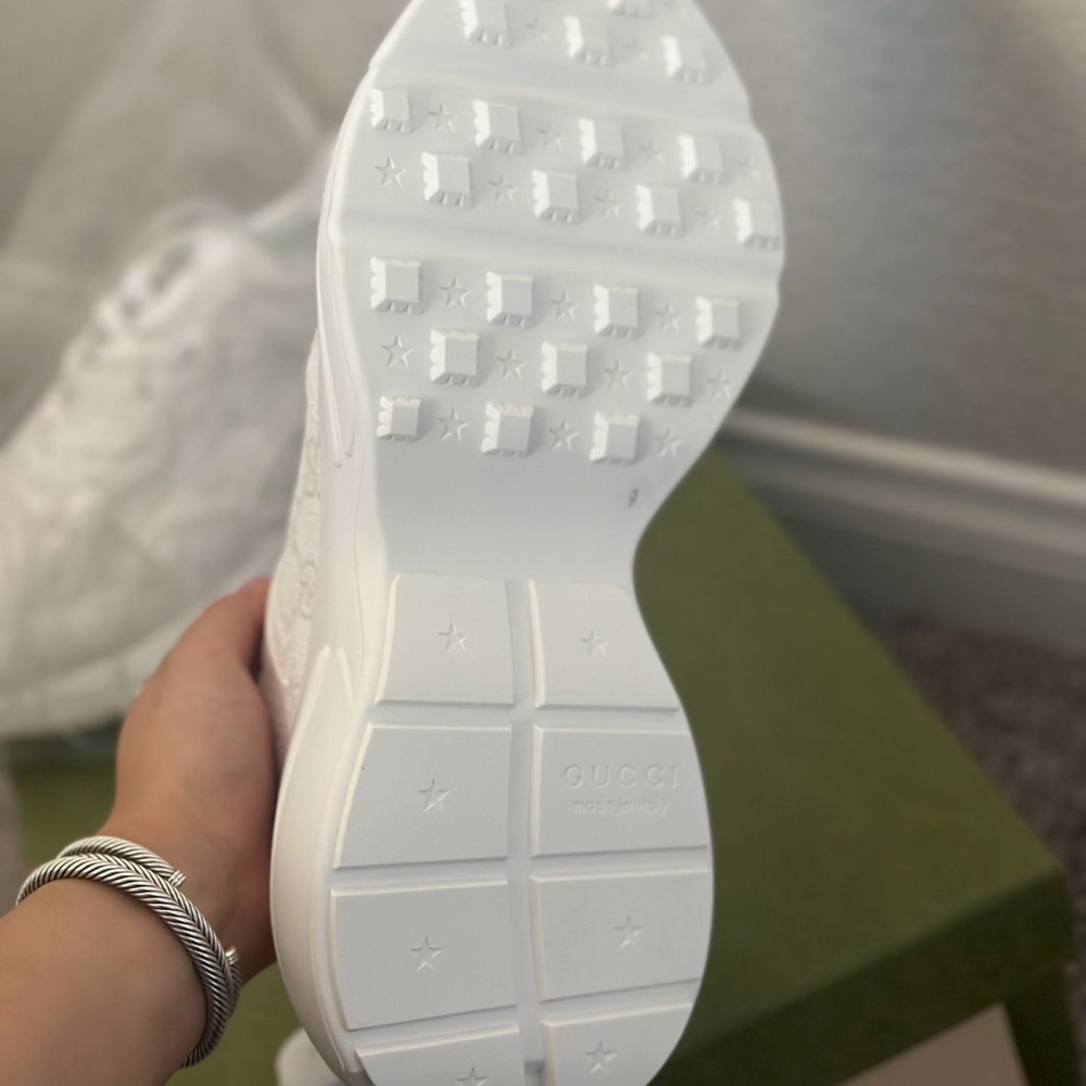 Gucci White Sneakers Luxurious Comfort Style - Picture 4 of 4